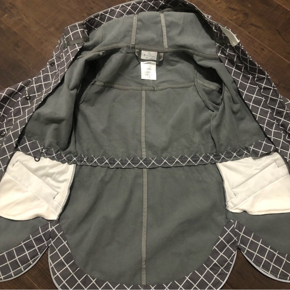 Size 4 Ivivva Ready for Rain Jacket. - Picture 3 of 4